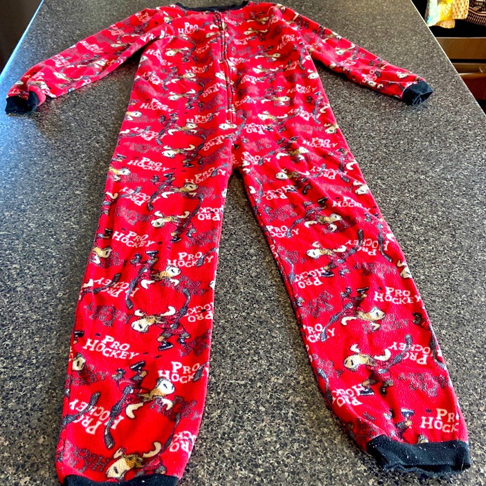 Onesie Moose Hockey logo